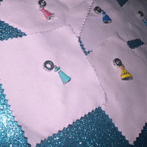 Set of 6 Disney princess charms for bracelets - Picture 3 of 6